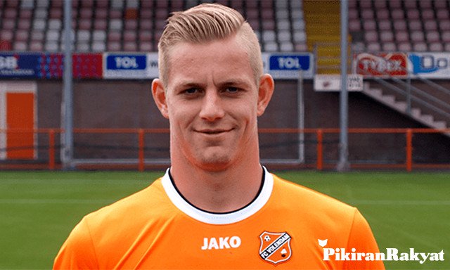 Kevin van Kippersluis dikontrak Persib 5 bulan dan opsi perpanjangan 1 tahun. Kevin van Kippersluis dikontrak Persib 5 bulan dan opsi perpanjangan 1 tahun.