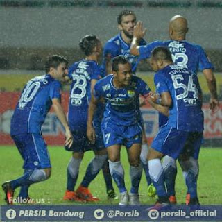 Kembang Api Nodai Kemenangan Persib atas Barito di Stadion Pakansari Bogor Kembang Api Nodai Kemenangan Persib atas Barito di Stadion Pakansari Bogor