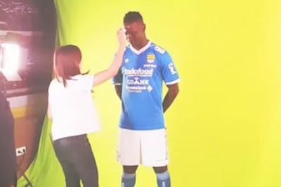 Jersey Baru Persib 2018 Masih Dipenuhi Logo Sponsor