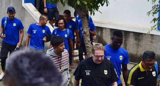 Daftar 20 Pemain Persib yang Berangkat ke Surabaya