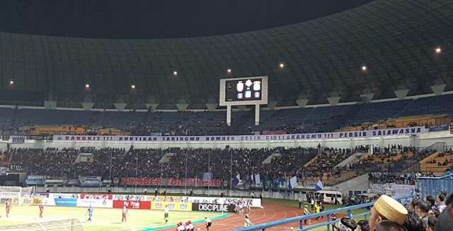 Stadion GBLA Sepi Penonton dalam Laga Persib vs Persiba