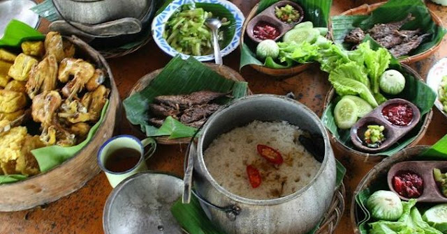 5 Rumah Makan Sunda Favorit di Kota Bandung