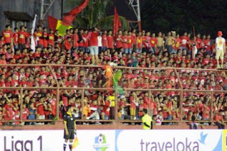 Suporter PSM Lempar Botol Air ke Offisial Persib, Sanksi PSSI Menanti