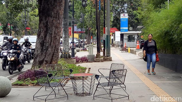 Trotoar Dago - Jln Ir. H. Juanda