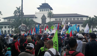 Upah Minimum Kota (UMK) Bandung Rp2,8 Juta Per 1 Januari 2017