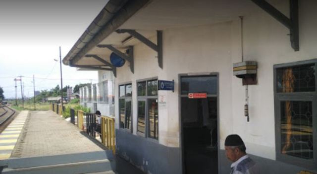 Stasiun Cimekar Bandung Dekat Stadion GBLA dan Masjid Terapung Al Jabbar