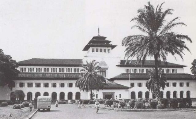 Gedung Sate Bandung Tempo Dulu