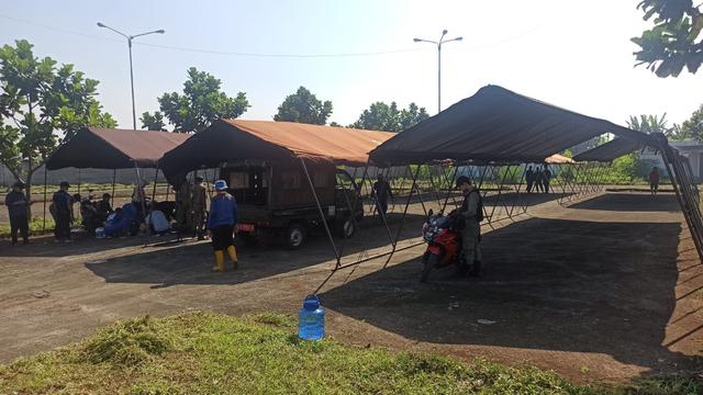 Tenda untuk Bonek di Sekitar Stadion GBLA