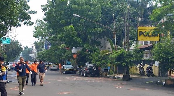 ledakan bom polsek astanaanyar bandung garis polisi