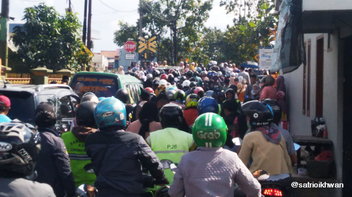 Jalan Cimincrang Al Jabbar Macet