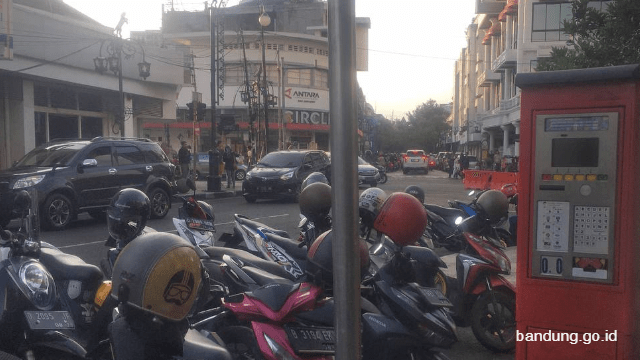 Tarif Parkir di Kota Bandung Naik Hingga Rp7.000 Per Jam