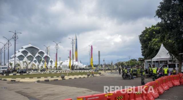 Masjid Raya Al Jabbar Memang Belum Layak Dibuka