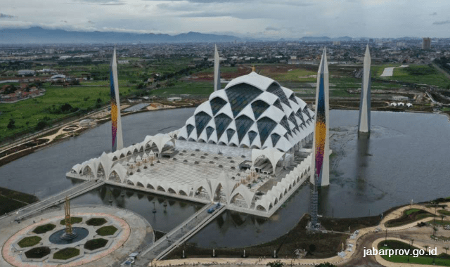 Gubernur Jabar Lantik Pengurus DKM Masjid Raya Al Jabbar