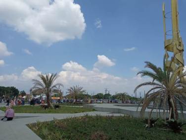 Libur Lebaran, Masjid Raya Al Jabbar Dipadati Pengunjung